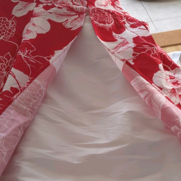 Red & white tropical/floral print sleeveless dress - Picture 10 of 12